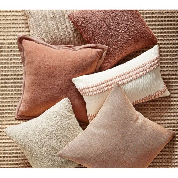 Pottery Barn Belgian Linen Pillow bundle of 2-   22 x22 - Picture 1 of 11